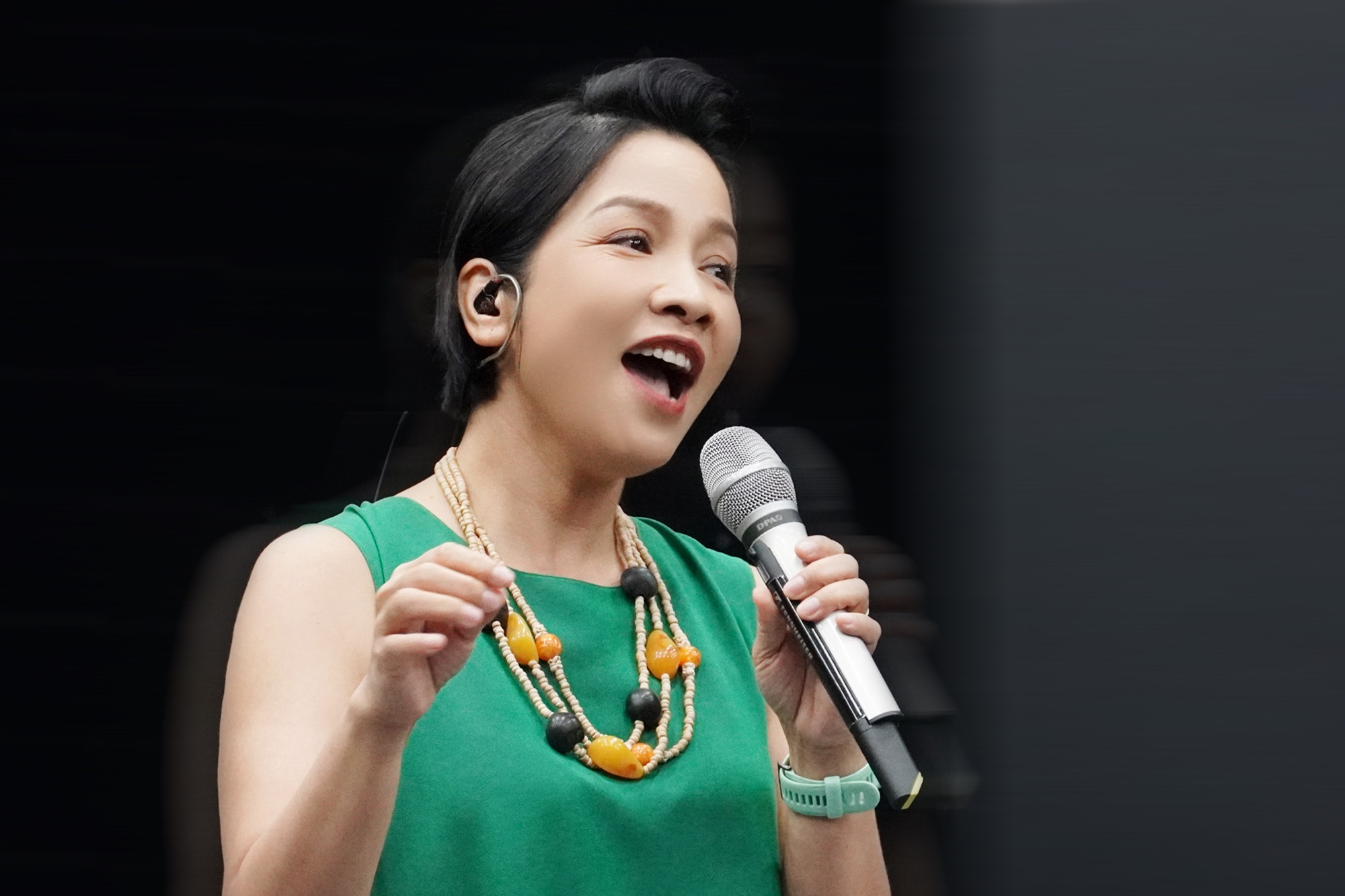 CA SỸ MỸ LINH: KHÔNG CAN THIỆP VÀO CHUYỆN YÊU ĐƯƠNG CỦA MỸ ANH